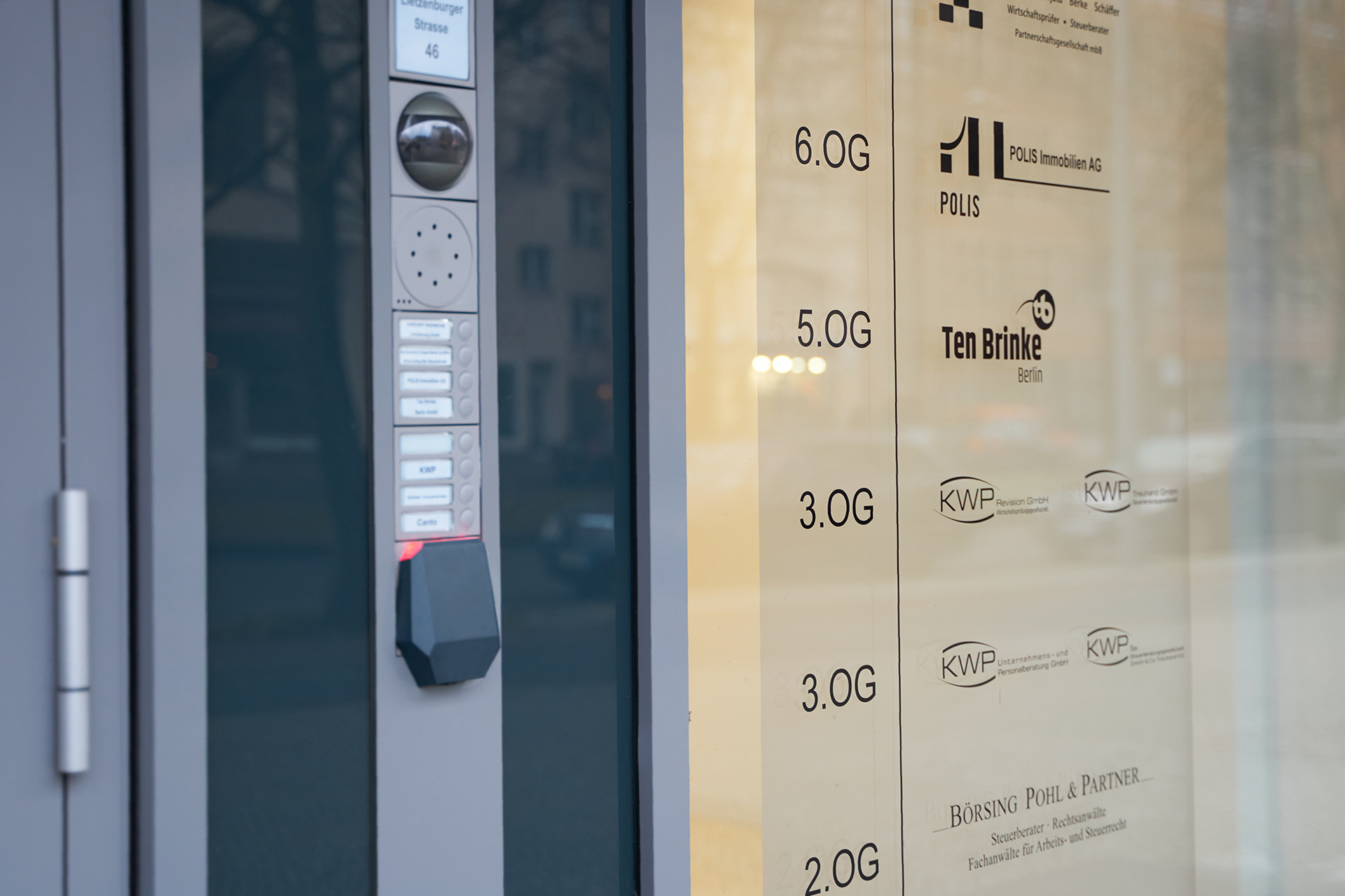 Access Hub am Eingang des POLIS-Büros
